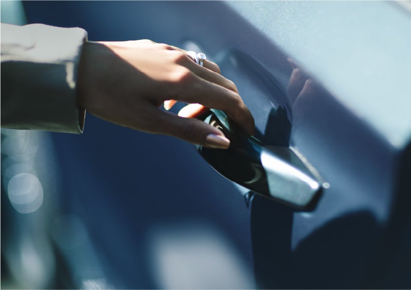 A hand gracefully grips the Light Touch Handle of a 2023 Lincoln Aviator® SUV to demonstrate its ease of use | Brinson Lincoln of Corsicana in Corsicana TX