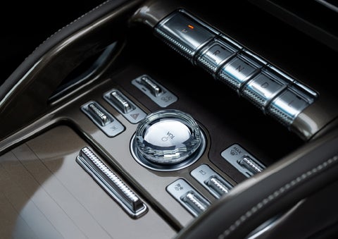 A crystal-inspired volume knob is shown in the center floor console of a 2024 Lincoln Nautilus® SUV. | Brinson Lincoln of Corsicana in Corsicana TX